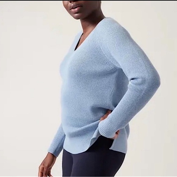 Athleta Hanover Refined Merino Wool Vneck Pullover Sweater Size Small Light Blue - Picture 4 of 13